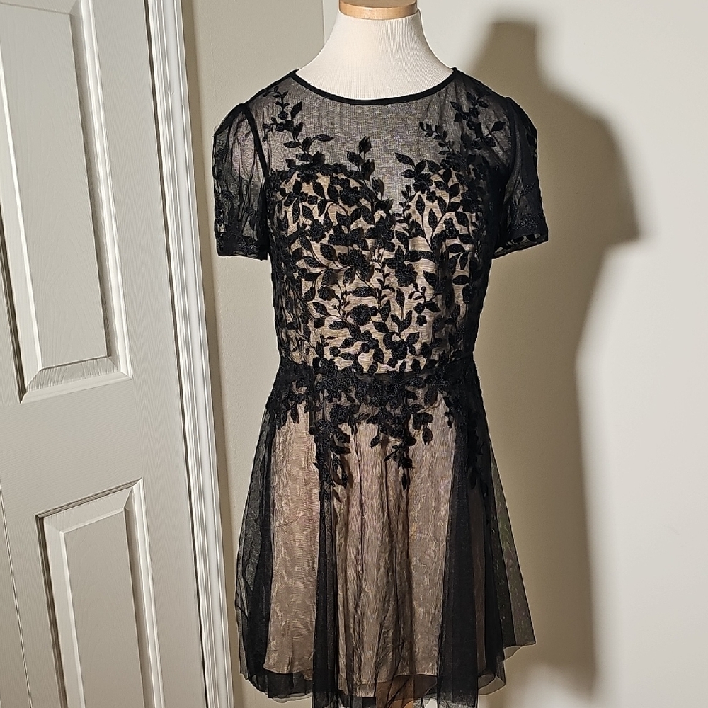 Oleg Cassini Black Sheer Over Nude Coctail, Prom Dress. Size 16. Short Sleeves.